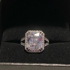 Elegant Silver Crystal Ring